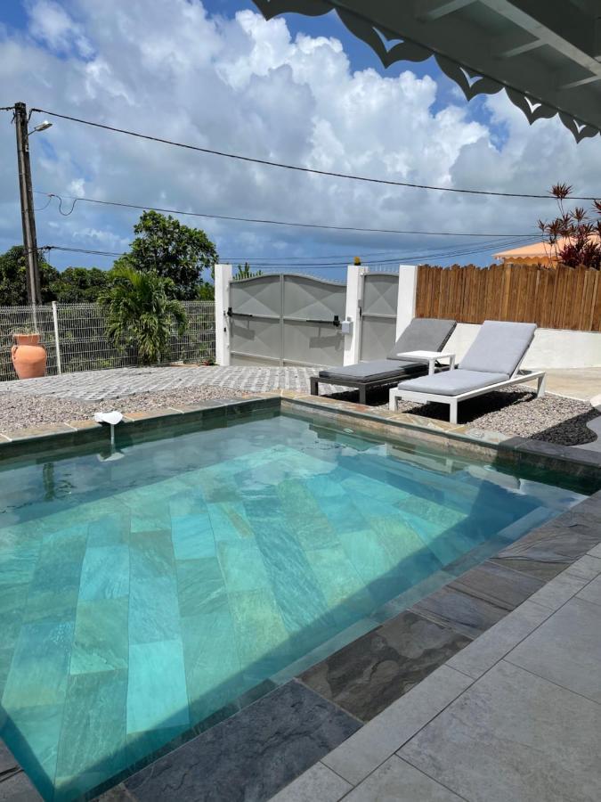 Les Appart Villa Sunbay Caraibes Avec Piscine Privative Vue Mer Et Montagne Le François Exterior foto